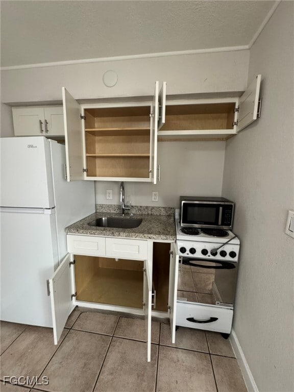 Building Photo - 2452 Stella St