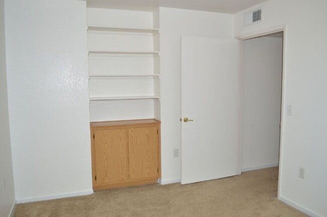 Building Photo - Comfrey Senior