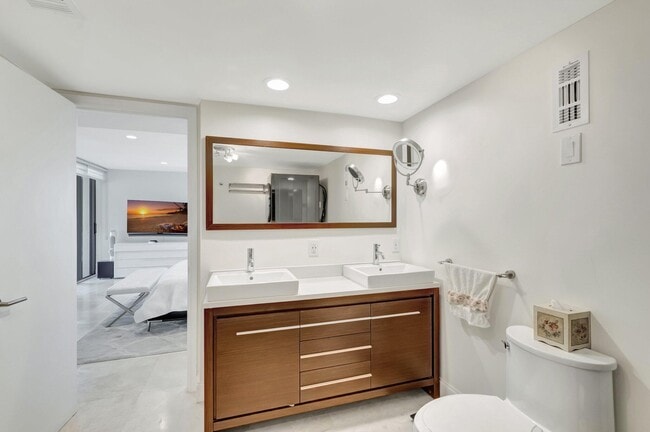 Building Photo - 5550 N Ocean Dr