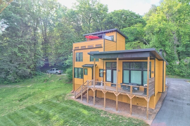 Building Photo - 122 Cannon St