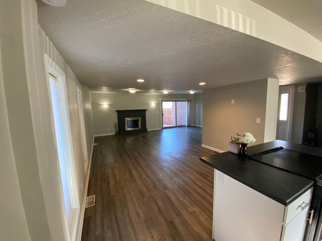 Building Photo - AVAILABLE NOW: GORGEOUS TOWNHOME $2,000/Month