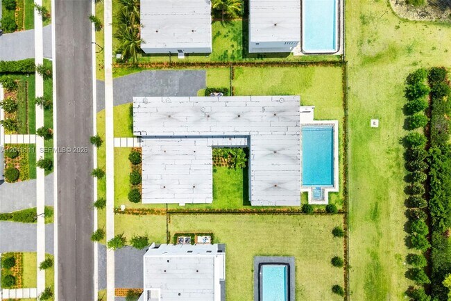 Building Photo - 16700 Botaniko Dr N