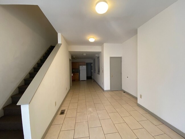 Building Photo - 1629 Fontain St
