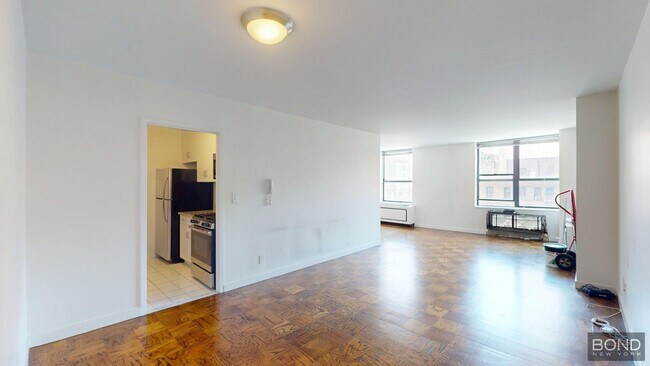 Building Photo - 247 W 87th St