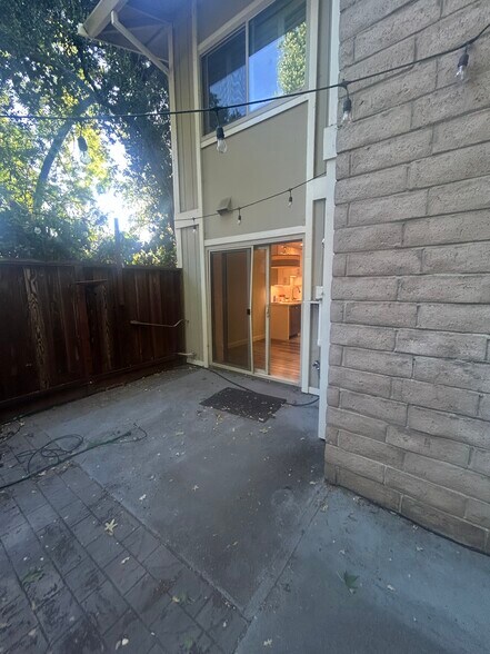 Building Photo - 1141 San Ramon Valley Blvd