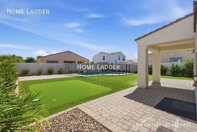 Building Photo - 9504 E Theia Dr