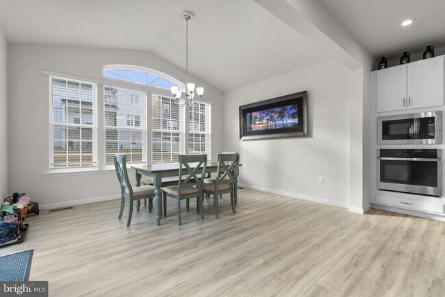 Building Photo - 68 SNOWDROP Dr