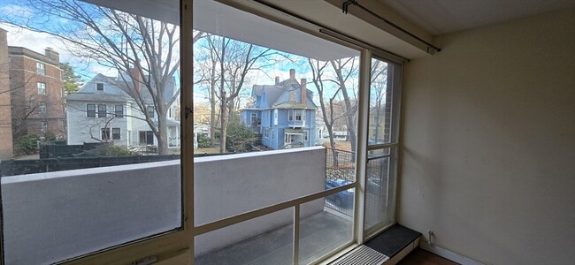 Building Photo - 29 Concord Ave