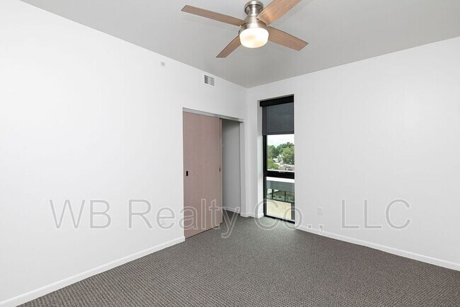 Building Photo - 315 5th St