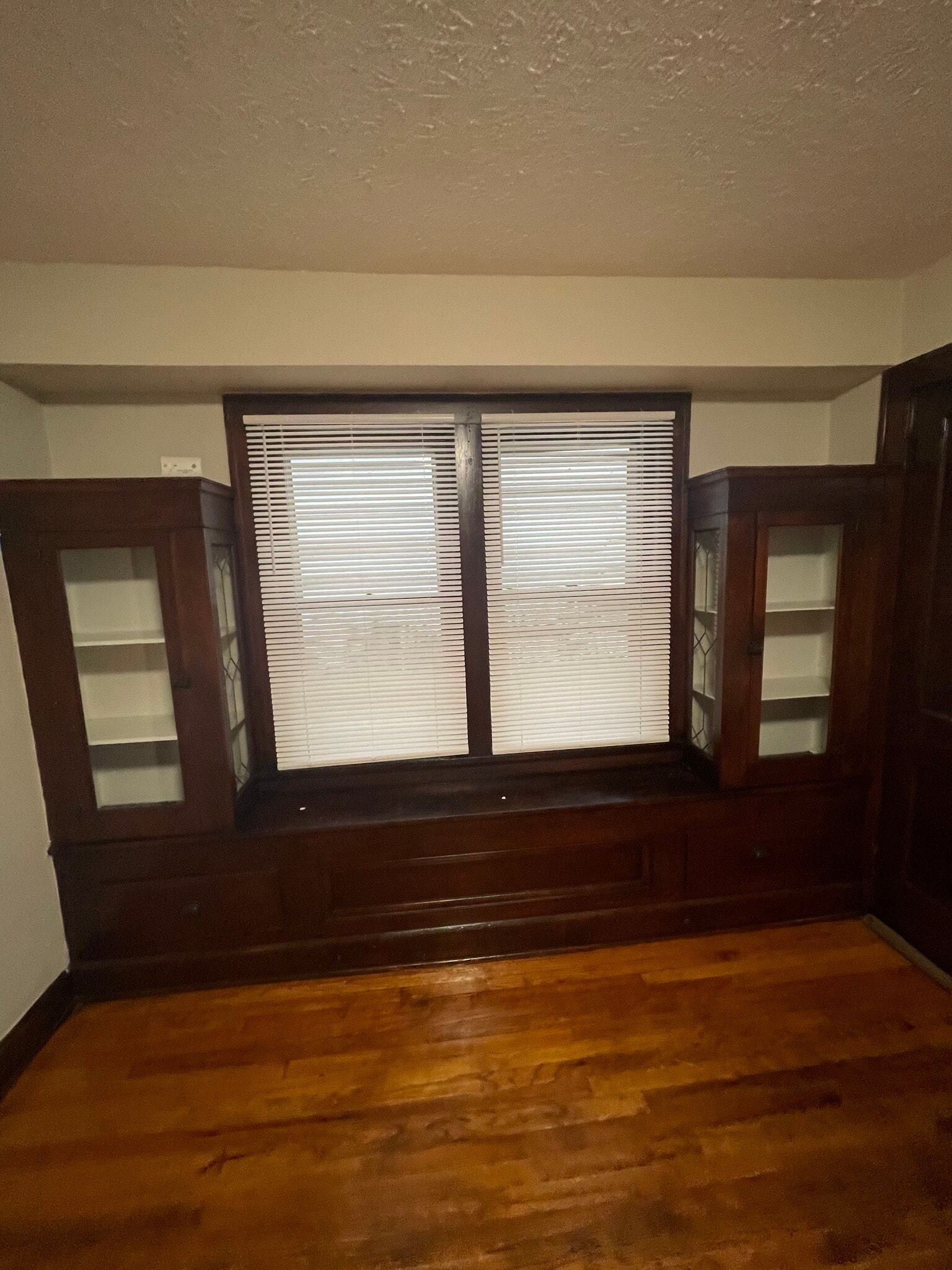 Building Photo - 4127 Clybourne Ave