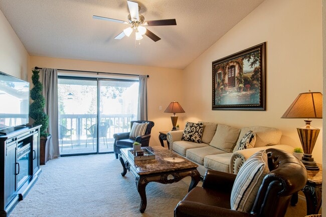 Building Photo - Well-maintained Pensacola Condo with Community Pool & Central Location