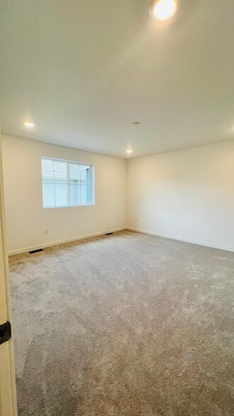Building Photo - 637 Lillibrook Pl