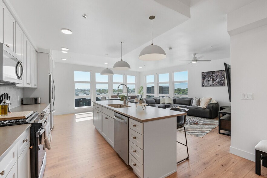Building Photo - 320 N 490 W