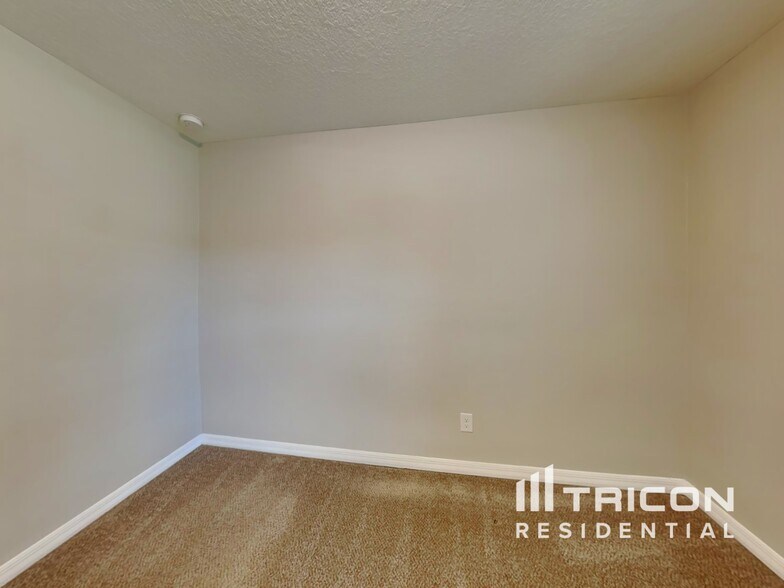 Building Photo - 591 Swallowtail Dr