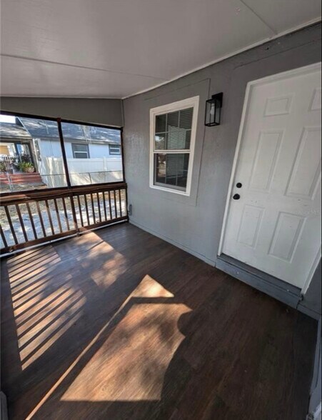 Building Photo - 3022 Deleuil Ave