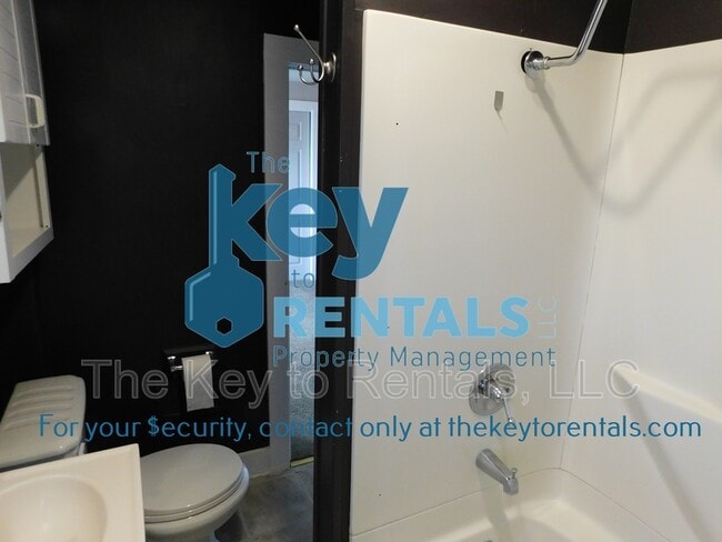 Building Photo - 321 N Main St