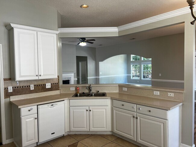 Building Photo - 404 Blackberry Ln