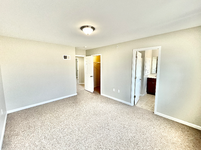 Building Photo - 123 High Pointe Dr