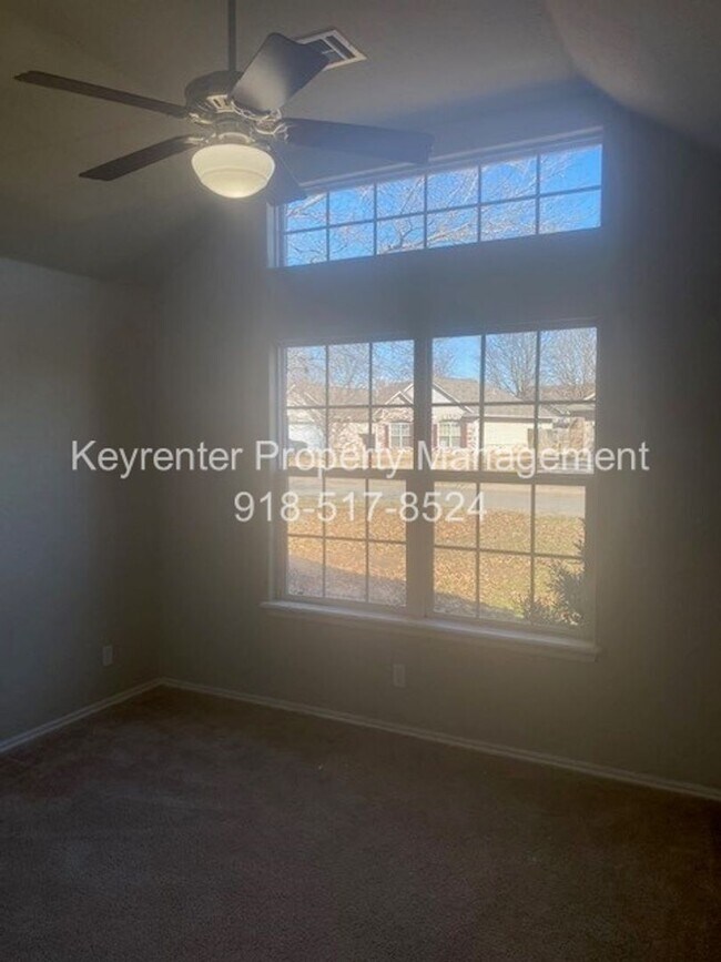 Building Photo - 3-Bed, 2-Bath Large Home in Claremore