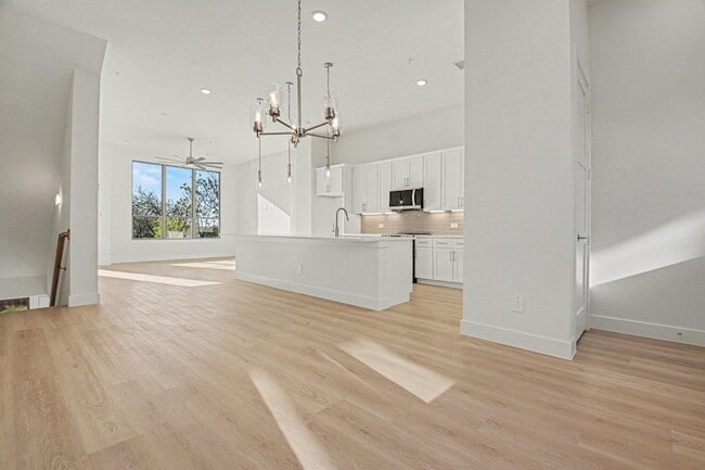 Building Photo - 13351 Goodland St