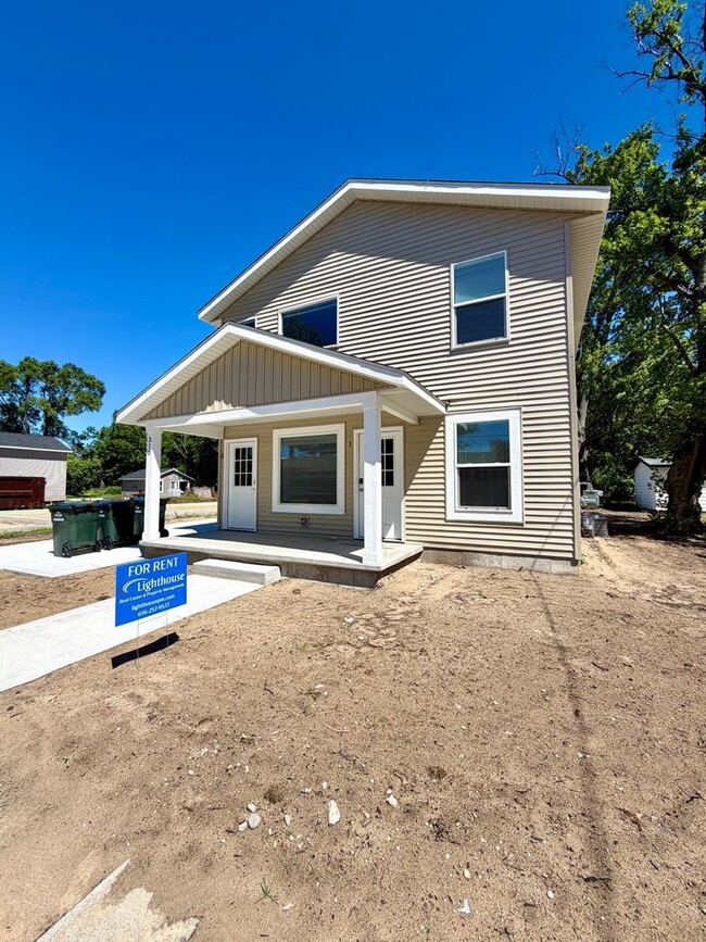 Building Photo - 310 Allen Ave