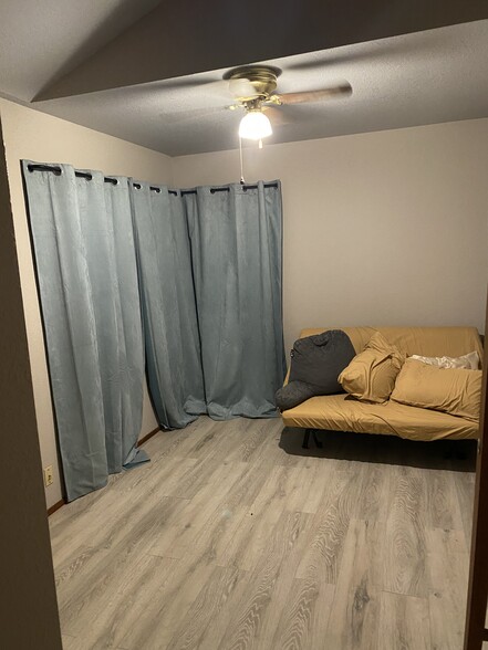 Living/bedroom. - 415 10th St