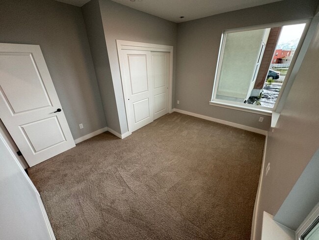 Building Photo - Brand new Townhome in Daybreak!