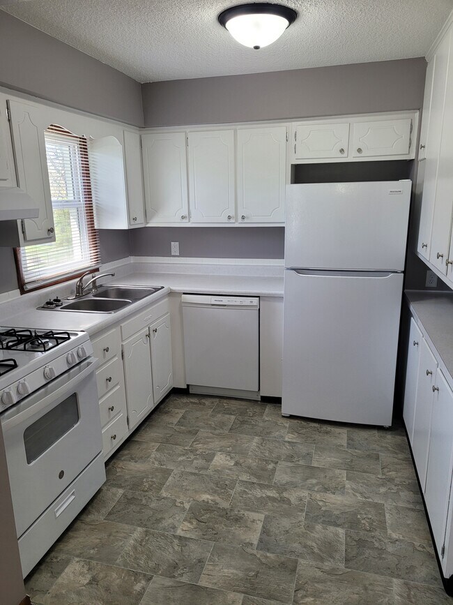 Building Photo - 4712 Western Ave