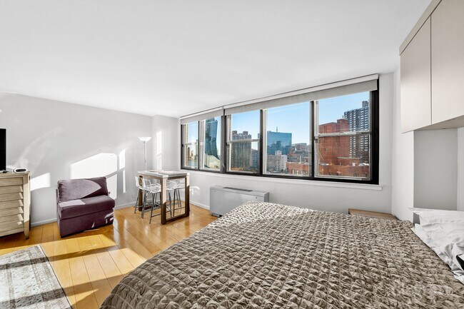 Building Photo - 225 E 36th St