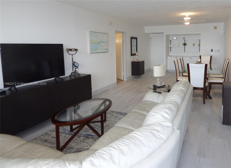 Building Photo - 3725 S Ocean Dr