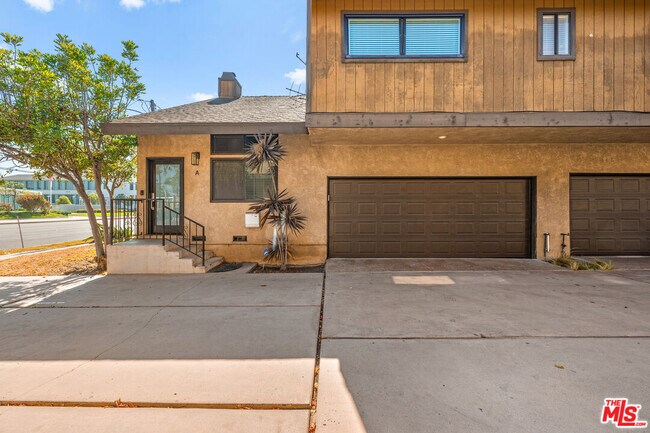 Building Photo - 4069 W Rosecrans Ave