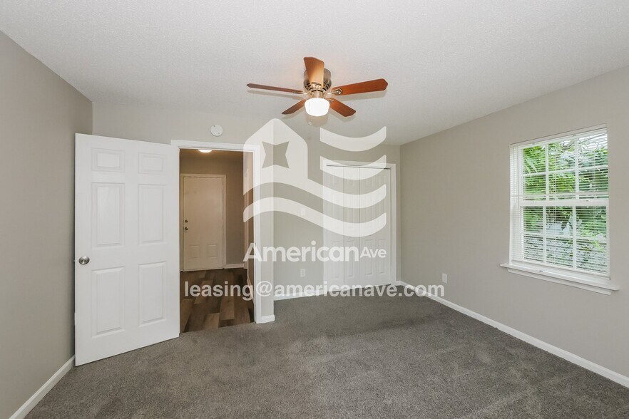 Building Photo - 213 Reid St