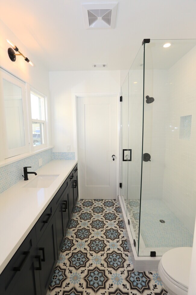 Building Photo - 3835 Hollypark Pl