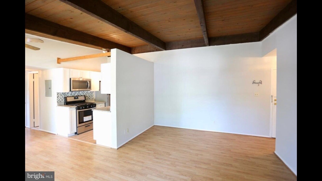 Building Photo - 4949 Americana Dr