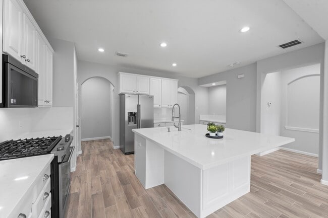 Building Photo - 15 Patina Pines Pl