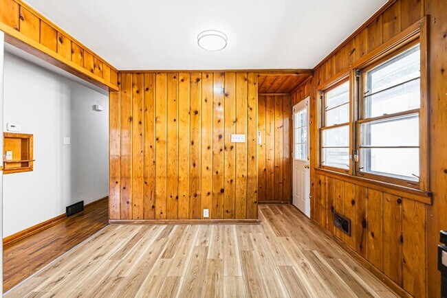 Building Photo - Updated 3-Bedroom Home with Attached Garage & Full Basement