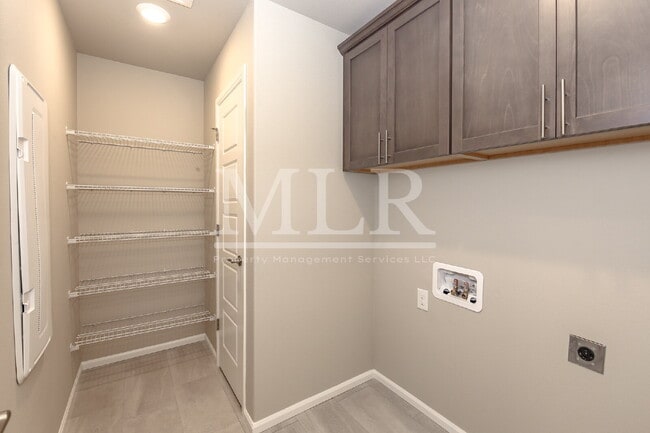 Building Photo - Elegant 4BR Covington Rental with Chef’s K...