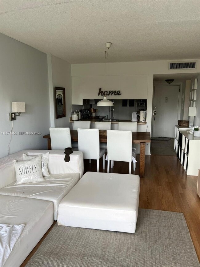 Building Photo - 16465 NE 22nd Ave