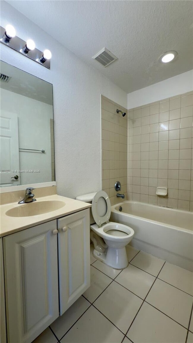 Building Photo - 1109 Lucaya Dr