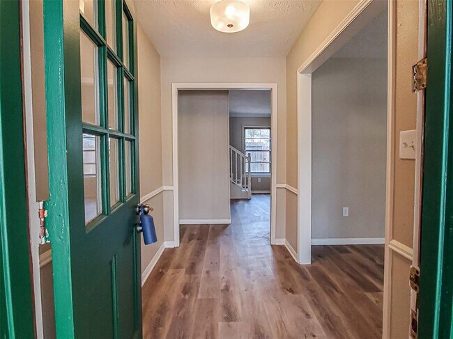 Building Photo - 28903 Twisted Oak Dr