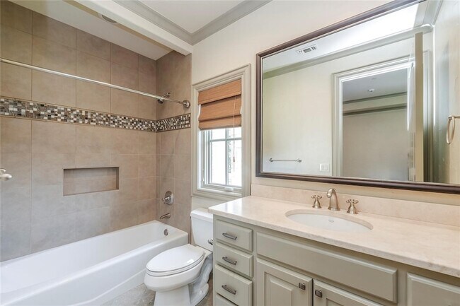Building Photo - 4311 Brookview Dr