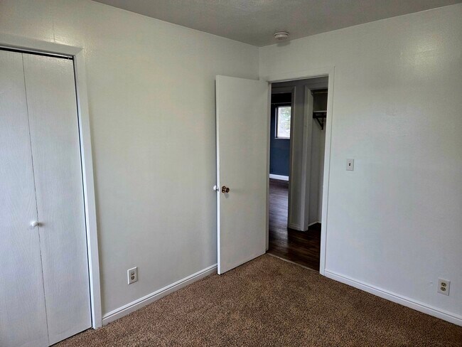 Building Photo - 1968 E 5850 S