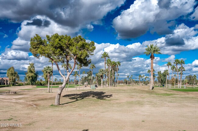 Building Photo - 7027 N Scottsdale Rd