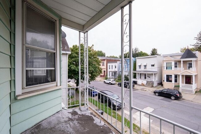 Building Photo - 140 5th Ave