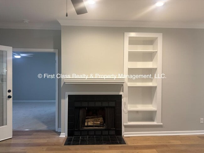 Building Photo - 741 Bishops Park Dr