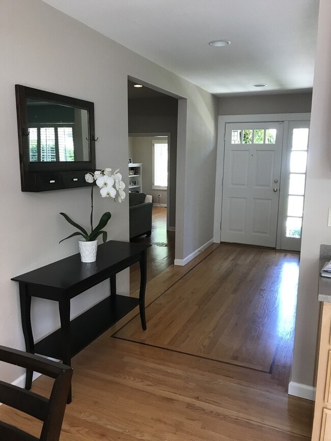 Building Photo - 3863 Campolindo Dr