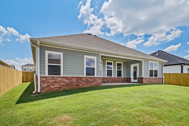 Building Photo - Live New in Bentonville | 3BR Beauty with Backyard