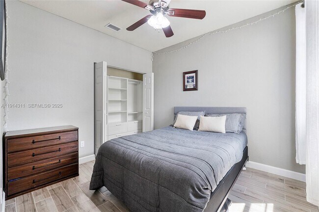 Building Photo - 10450 Wellington Parc Dr