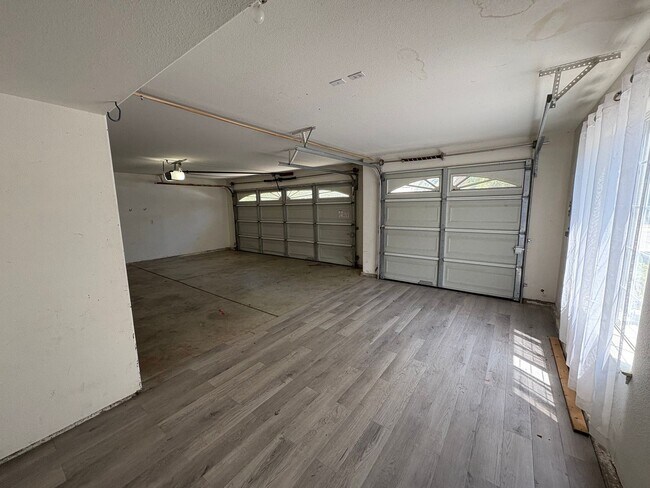 Building Photo - Beautiful 4 Bedroom coming soon!
