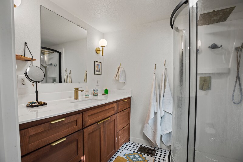 Building Photo - 319 Hideaway Lane Central